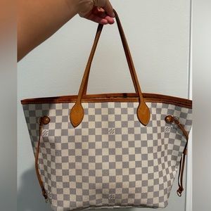Louis Vuitton Neverfull MM bag. Good/fair condition.